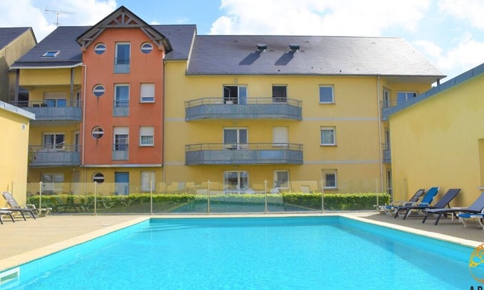 Grandcamp-Maisy Hotel | Pet-friendly Accommodation! Parking, Pool! Short Drive to Omaha Beach!