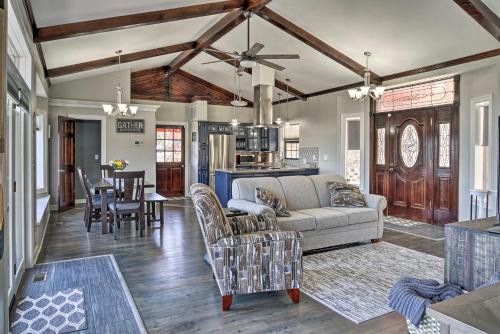 Branson West House | Pet-Friendly Branson Area Home Hot Tub, Game Room