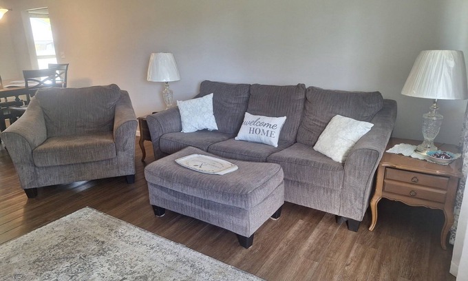 Austintown House | Pet Friendly, clean, 3-bedroom house in Austintown. Great, Quiet location!