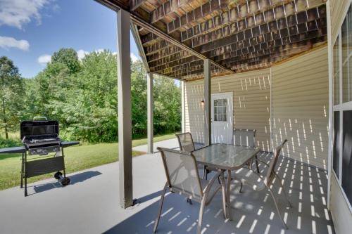 Helen Apartment | Pet-Friendly Cleveland Apt 7 Mi to Yonah Mountain