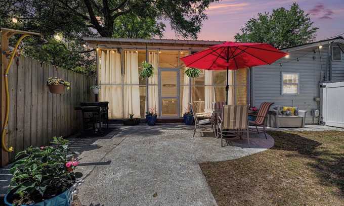 West Ashley Apartment | Pet Friendly & Convenient 2 Bedroom with private fenced in yard and Hottub