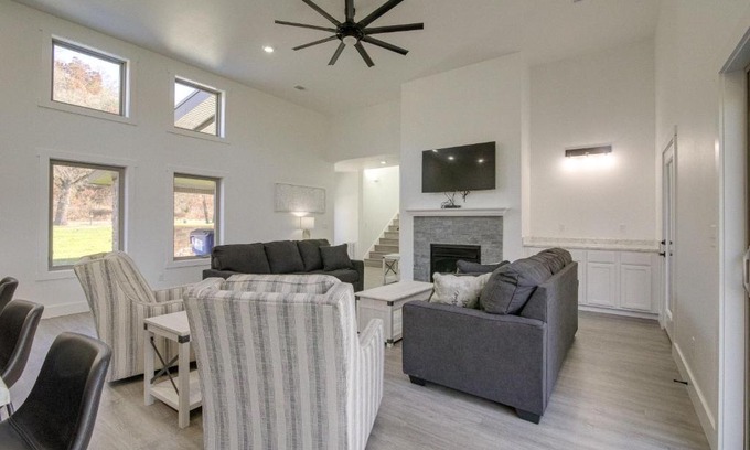 Cotter House | Pet-Friendly Cotter Retreat with Deck and Gas Grill!