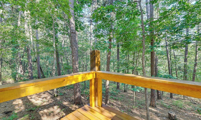 Eureka Springs Cottage | Pet-friendly Eureka Springs Rental w/Private Deck