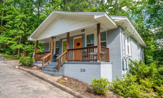 Hot Springs House | Pet friendly getaway in Downtown Hot Springs!