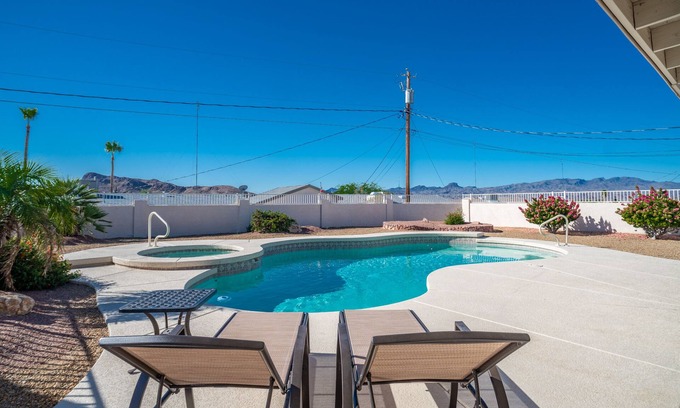 Lake Havasu City House | Pet Friendly home Freshly Remodeled Pool & Spa