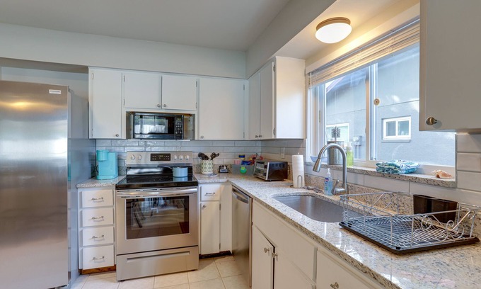 Palm Harbor Cottage | Pet-friendly Home w/Pool in Palm Harbor!