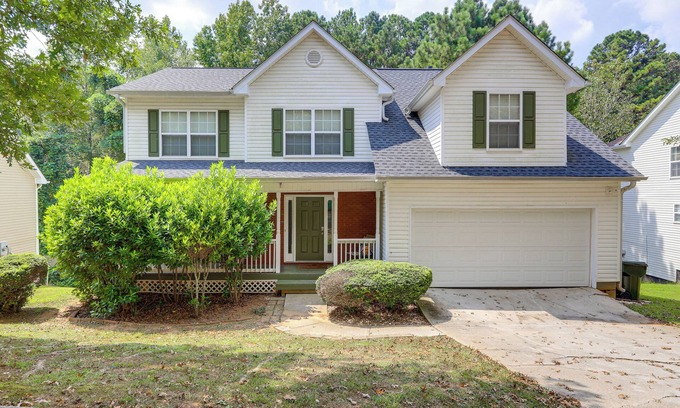 Snellville House | Pet-Friendly Home w/Pool Access in Snellville!