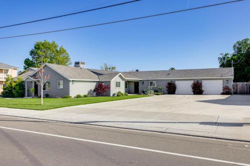 Hughson House | Pet-Friendly Hughson Getaway, 9 Mi to Modesto!