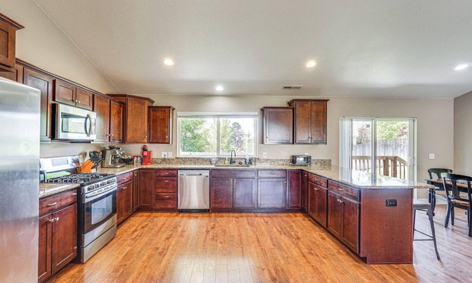 Klamath Falls House | Pet-Friendly Klamath Falls Home w/ Private Yard!