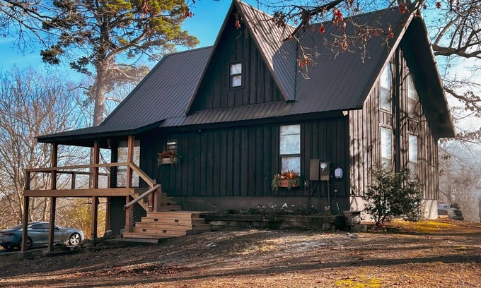 Ferndale Cabin | Pet friendly, large family A frame lodge on 3 secluded acres minutes to I430