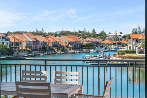 Wannanup House | Pet Friendly Luxe Canals Waterfront Retreat with Private Jetty & Spa