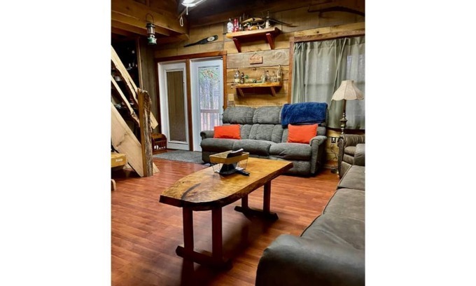 Westphalia Cabin | Pet Friendly Mallard Cabin Goose Pond Cabin Rental