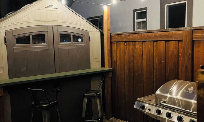 New Era Park Apartment | Pet Friendly Midtown Apartment with Private Patio - Unit 2