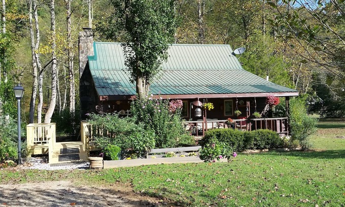 Suches Cabin | Pet Friendly Toccoa Riverfront Cabin with 1200' of Riverfront at your back door