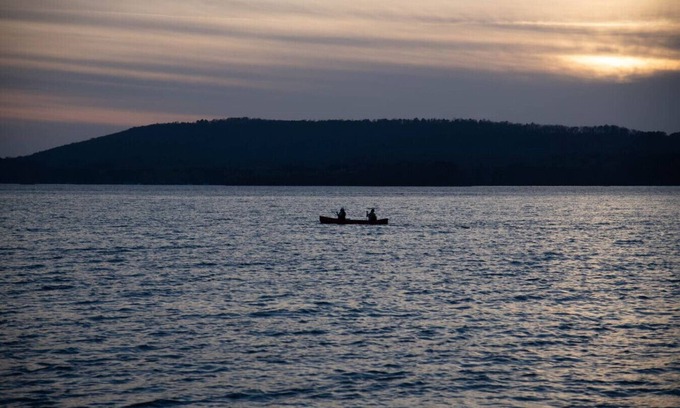 Groveoak Cabin | Pet-Friendly Twin Cabins w/Views & Lake Access