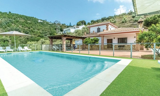 Competa Villa | Pet-Friendly Villa Casa Olivia with Pool & Wi-Fi