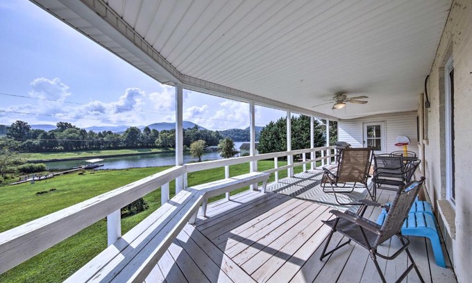 Elf House | Pet-Friendly Waterfront Hayesville Cottage!