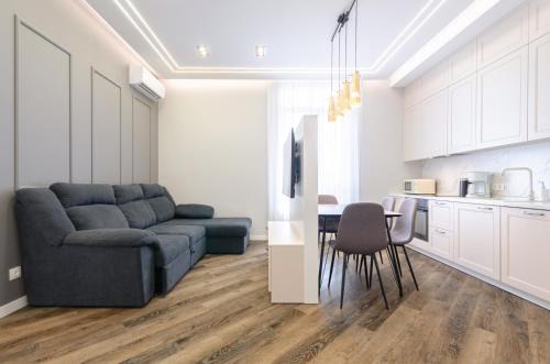 Kyiv Apartment | Petrovdom Apartments 6-63 in RC Zhemchuzhyna 38, Zhylianska 68