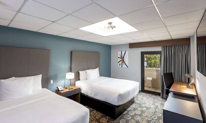 Flagami Hotel | Pets Stay Free Near Vizcaya Gardens With Pool And Airport Shuttle