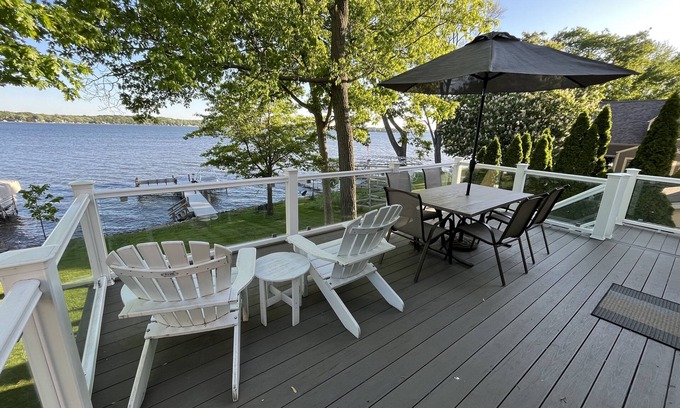 Pewaukee House | Pewaukee Lake House Rental: 4 Bedrooms, 2.5 Baths, Pier, Pontoon,Family Friendly