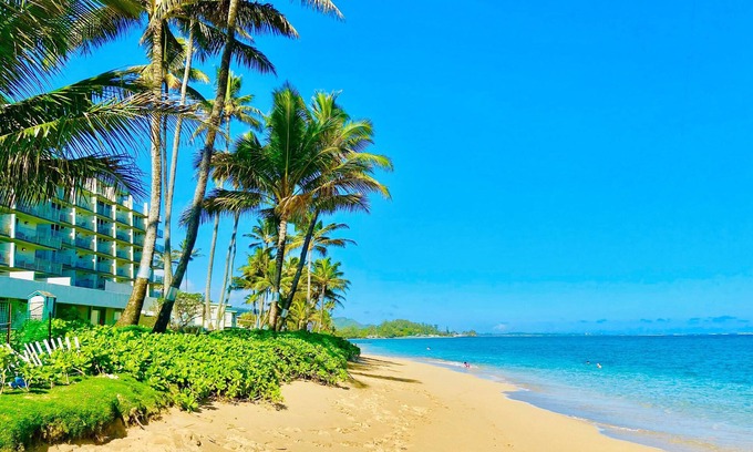 Punaluu Condo | Pheapie Beach Retreat, Beachfront, W/Air Conditioner, Large Lanai