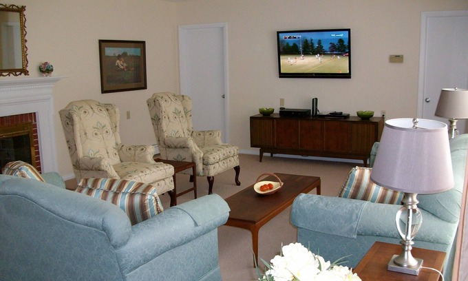 Andover House | Phillips Academy Area – Ideal for Families Visiting Campus & Touring New England