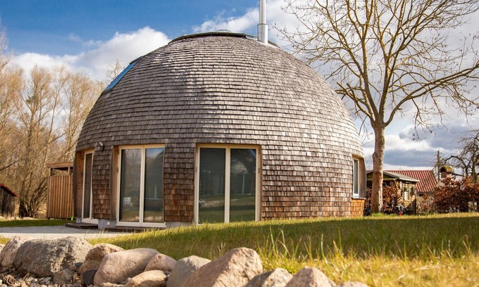 Muritz House | Phoebe ball house - naturally built with clay & seaweed, sauna, 2 bathrooms & terraces