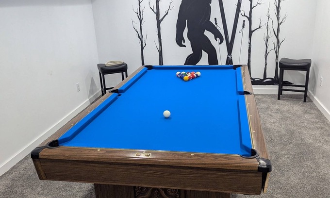 Kellogg House | Photo Op with Sasquatch 2 min walk to Silver Mtn