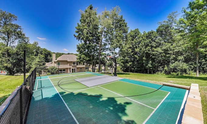 Lake Geneva House | Pickle My Fancy | Game Room, Sauna, and Private Pickleball Court | Sleeps 14