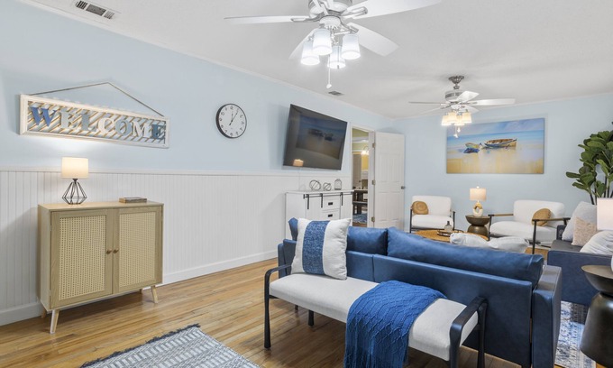 Gulfport House | Pickleball~Basketball~Pool table~Air hockey~Bbq~Firepit~Beachfront near Casino