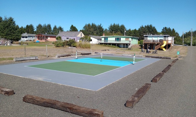 Long Beach House | PICKLEBALL, HOT TUB, Dogs Ok, Ocean View, Playset (SV1)