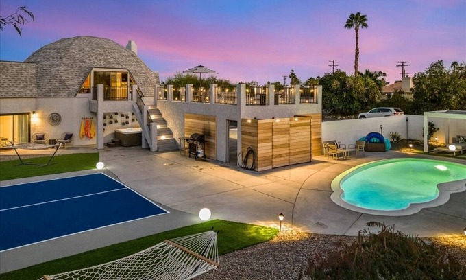 Bermuda Dunes House | Pickleball, huge yard w/games, cool pool vibes