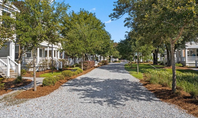 Ocean Springs Cottage | Picture book community in Downtown