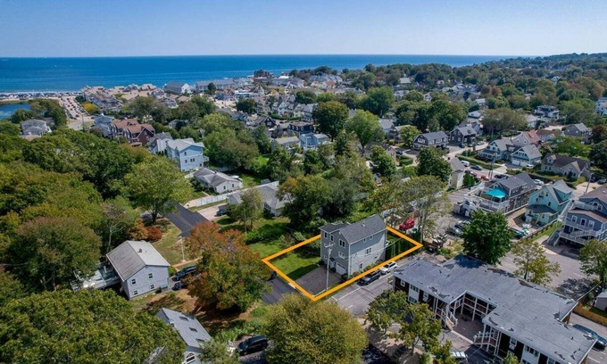 Narragansett Pier House | Pier Gem: Walk to Beach, Shops & Dining