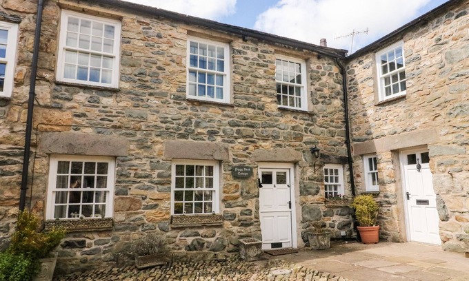 Sedbergh Cottage | PIGGY BANK COTTAGE, pet friendly in Sedbergh