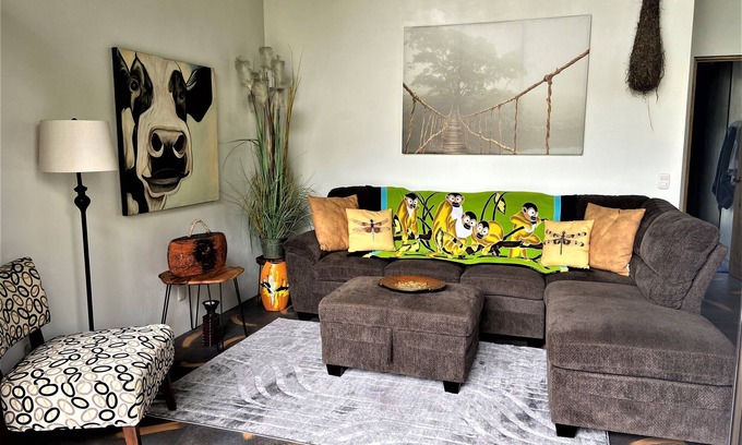 Langostino House | Pilon de Pavones Plush Hideaway