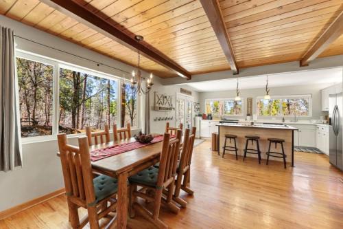 Groom Creek House | Pine Cone Lodge Fire Pit BBQ Ping Pong