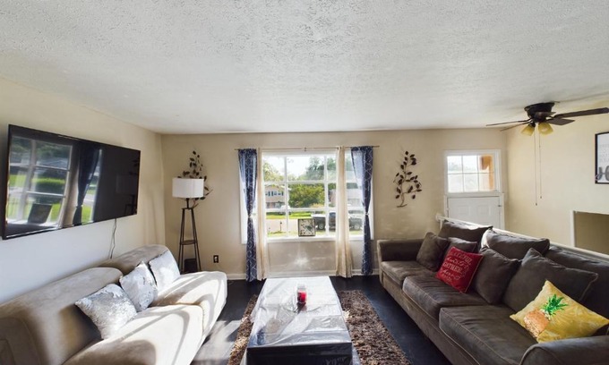 Pine Forest House | Pine Forest Zen Cottage - 10 Min to Fort Bragg