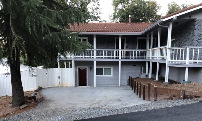 Pine Grove House | Pine Grove Tranquility downstairs apartment
