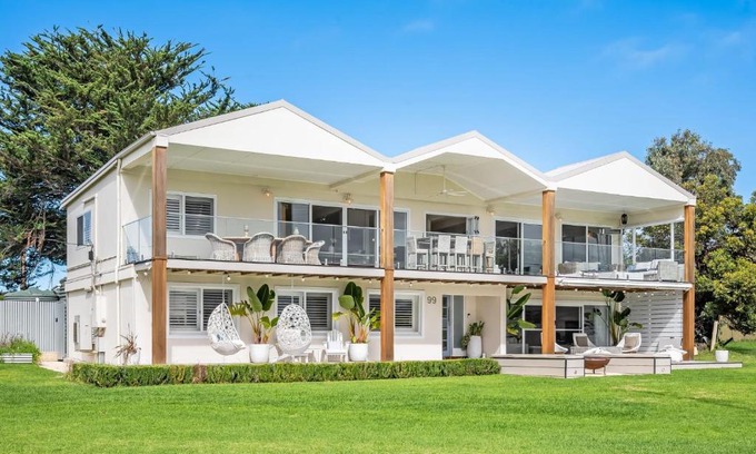 Nangkita House | Pine River Waterfront Pet Friendly WIFI