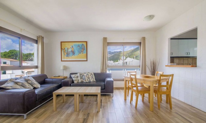 Puerto de Pollensa Apartment | Pine Walk adjacent, 3rd floor apartment (with lift)WIFI beach 2 min great views.