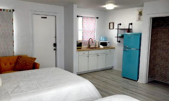 Bridgeport Heights Apartment | Pineapple Shores Inn Unit 1