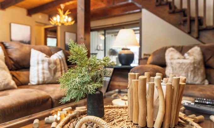 Dorrington Cabin | Pinecone Cottage Hot Tub Ski Bear Valley, Espresso, Pellet Stove, A/C