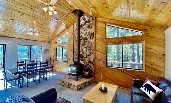 Cold Springs House | Pinecrest Lake just 10 mins away