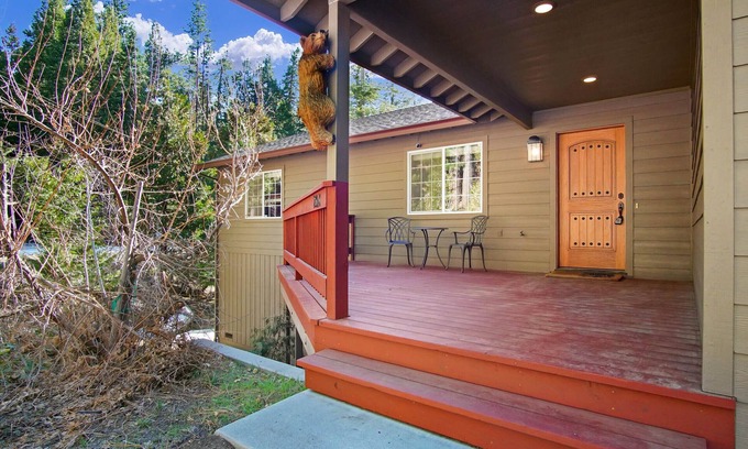 Strawberry House | Pinecrest Mountain House! Hot Tub, Tesla Charger, Super close to Pinecrest Lake!