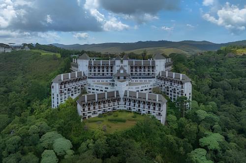 Alto do Capivari Apartment | Pink apartment in Castelo for Family
