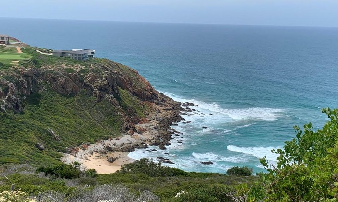 Pinnacle Point Cabin | Pinnacle Point 2 bed lodge available for short stay