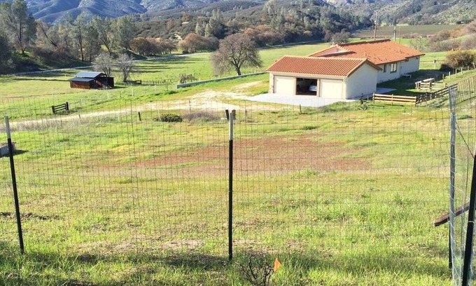 Paicines House | Pinnacles Ranch - Closest to the Park (2 miles to East Entrance)