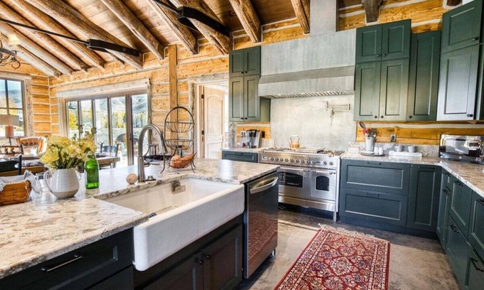 Bellevue Cabin | Pioneer Cabin: Your Rustic Retreat in Idaho