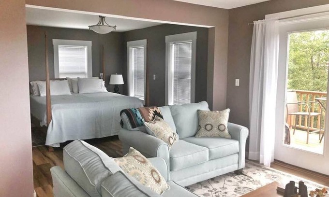 South Addison House | Piper House in Quaint Fishing Village - Pet Friendly